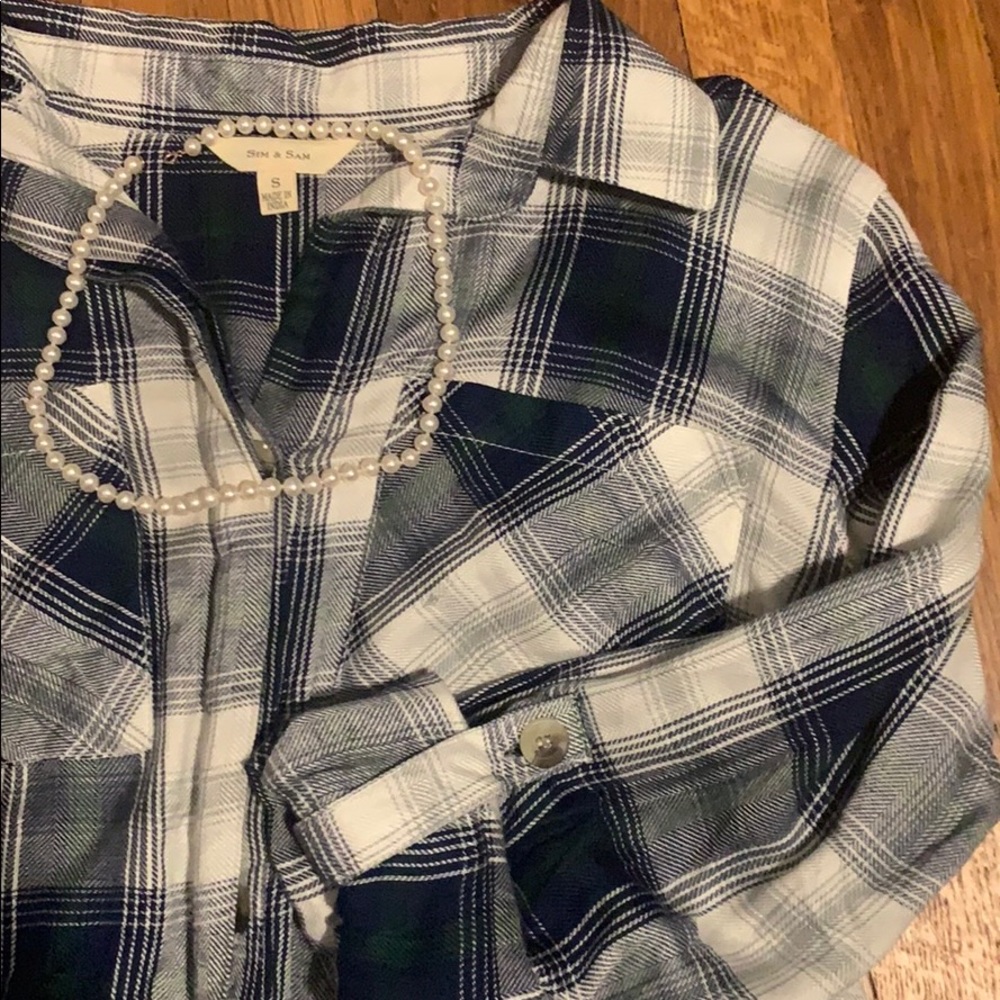 Sim & Sam Cropped Tied Plaid Shirt
